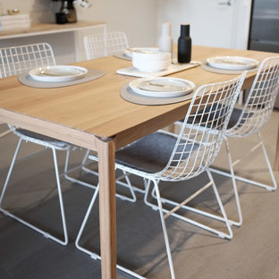 パースの小さいモダンスタイルのLDKの画像 (白い壁、セラミックタイルの床、ベージュの床)