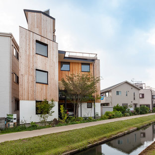 他の地域のラスティックスタイルのおしゃれな家の外観 (木材サイディング、茶色い外壁、戸建) の写真