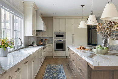 Example of a transitional kitchen design in Minneapolis