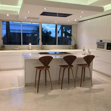 Kitchen - Rauvisio crystal white doors