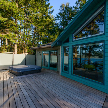 Built-In Hot Tub on Oceanfront Ipe Deck