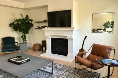 Living room photo in Los Angeles