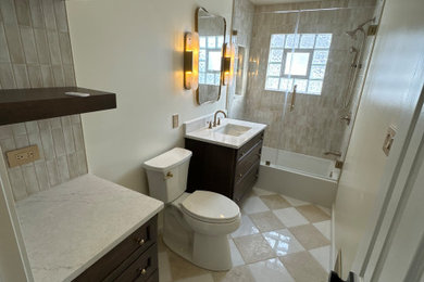 Elegant bathroom photo in Chicago