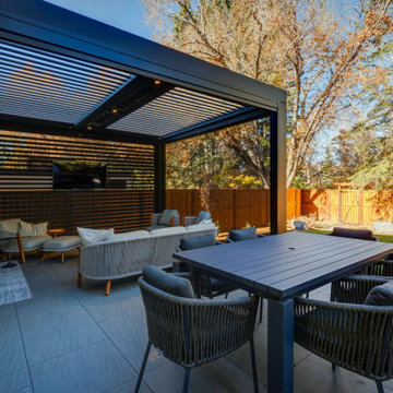 Modern Outdoor Entertainment Area W/Privacy Wall & Phantom Screens