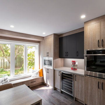 Contemporary two tone Kitchen Wood and Matte Black Acryl