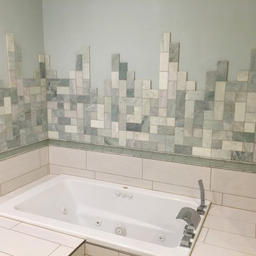 Bath with staggered tile