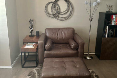 Minimalist home office photo