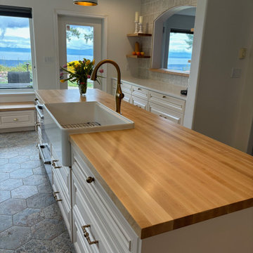 Vibrant Traditional Kitchen