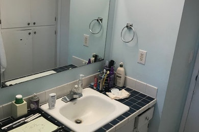 Bathroom photo in Seattle