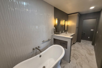 Freestanding bathtub - freestanding bathtub idea in Oklahoma City