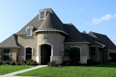 Traditional exterior home idea in New Orleans