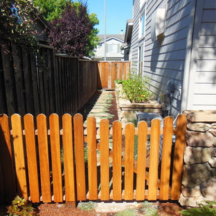 サンフランシスコの小さいトラディショナルスタイルのおしゃれな裏庭のテラス (家庭菜園、天然石敷き、パーゴラ) の写真