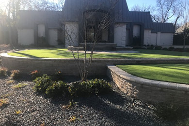 This is an example of a contemporary landscaping in Oklahoma City.