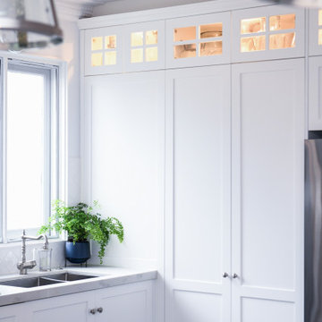 Hamptons Kitchen with Shaker Cabinets