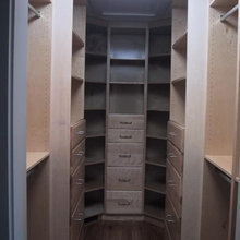LusindaMonique's Closet