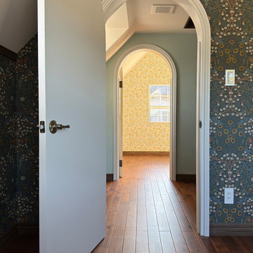 ２階寝室入口（扉開）