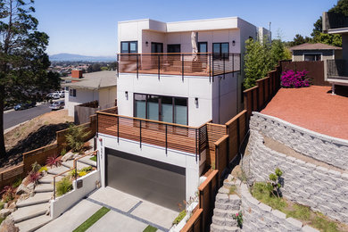 Contemporary two-storey stucco white house exterior in San Francisco with a flat roof.