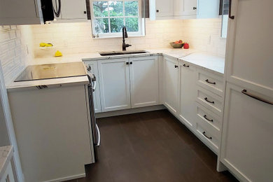 Example of a transitional kitchen design in Ottawa