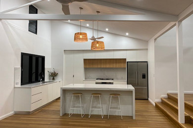 Contemporary kitchen in Darwin.