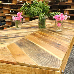 Chevron design Pallet table and bench - Dining Tables