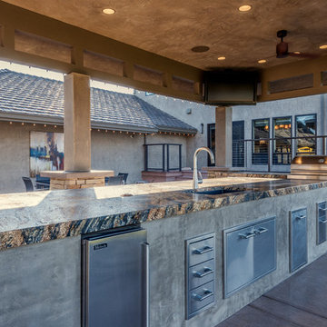 Contemporary Outdoor Entertaining / Pool House