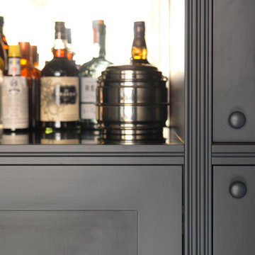 Traditional Living Room Bar