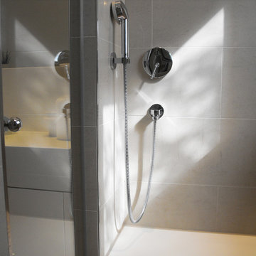 Sitzbank in der Dusche: Corian