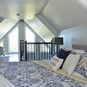Bambury's Hillside Chalet - Master Bedroom Loft