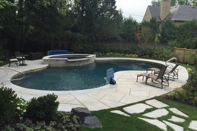 Photo of a transitional landscaping in Chicago.