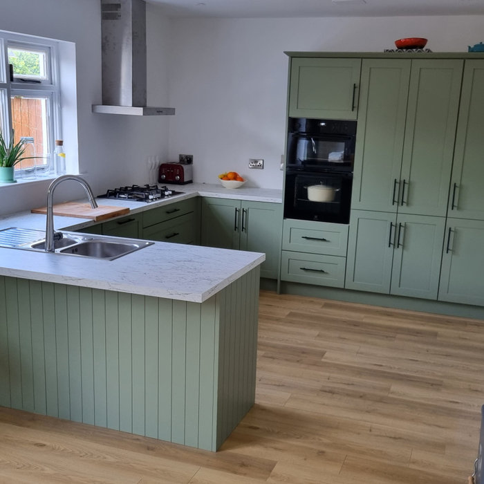 Kitchen - traditional kitchen idea in Cork