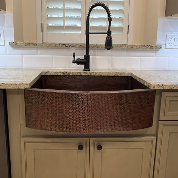 30" Hammered Copper Rounded Apron Front Single Basin Kitchen Sink (KASRDB30249)