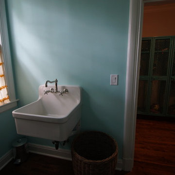 Bathroom/Laundry Room