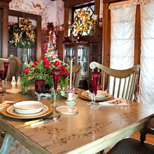 7 SALEM HOMES SAY 'HAPPY HOLIDAYS' WITH FLORAL SPLENDOR