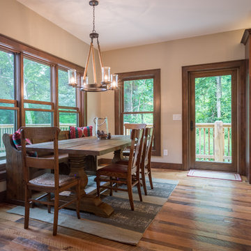 Rustic Retreat in Lost Creek