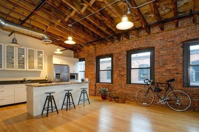 Home design - mid-sized modern home design idea in New York