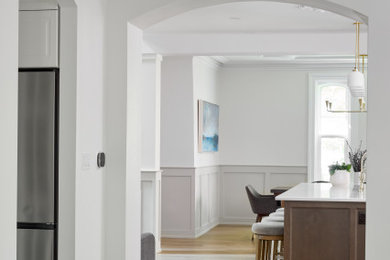 Example of a transitional home design design in Toronto