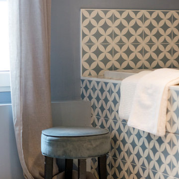 Transformation d'une chambre en salle de bain contemporaine