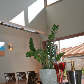 Dining/kitchen Atrium with Side Skylight