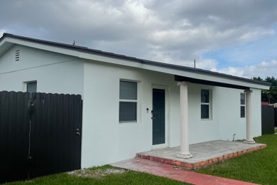 Example of an exterior home design in Miami