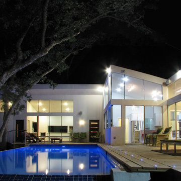 Triehouse - The Triangular House in the Trees