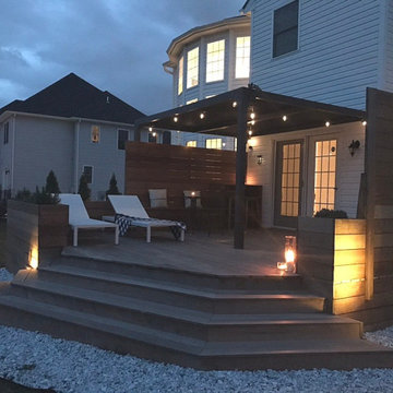 Outdoor living room (deck)