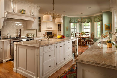 Photo of a large traditional kitchen in Philadelphia.