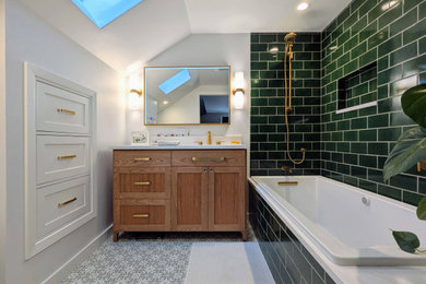 Example of a bathroom design in Portland