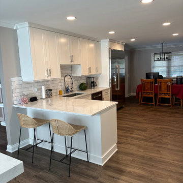 Showplace EVO Parkside Kitchen in White II & Gauntlet Gray