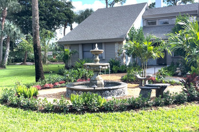 Inspiration for a traditional landscaping in Miami.