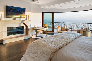 Bedroom photo in Los Angeles