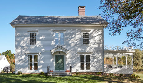 Houzz Tour: Treading Carefully With an 1820 Connecticut Farmhouse