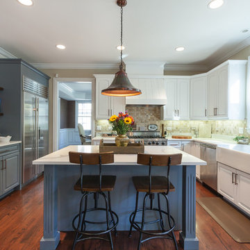 Modern Farmhouse Kitchen in Chicago Suburbs