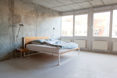 B18 - Design Bett aus Massivholz Esche / Eiche und Stahl