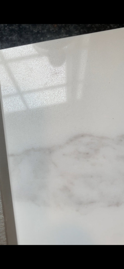 Surface of quartz Emerstone / Akdo